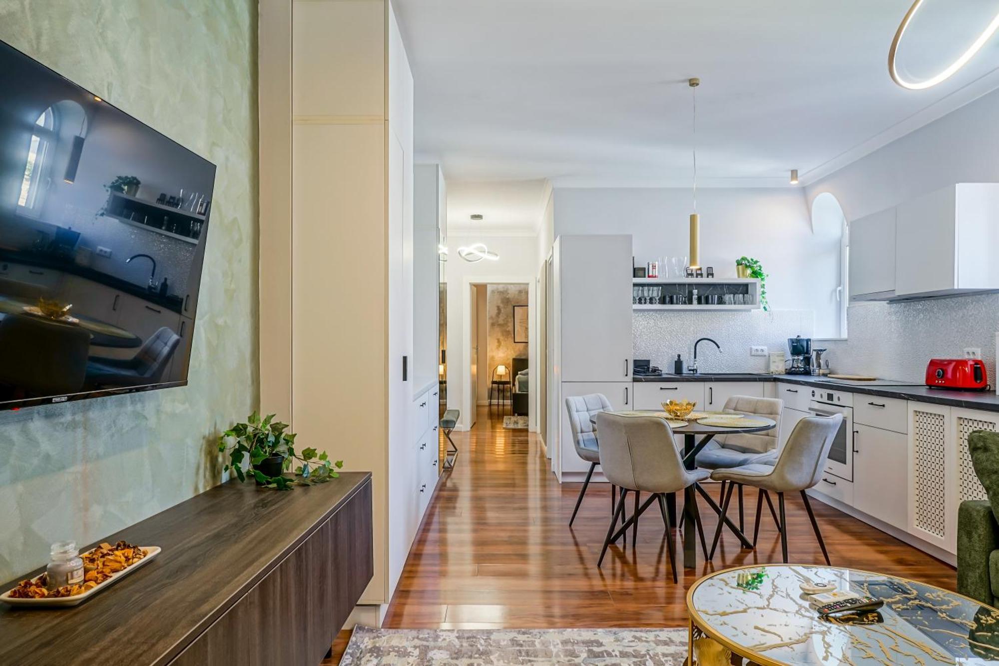 Appartamento Charming 2Bdr Apt Downtown Bucarest Esterno foto